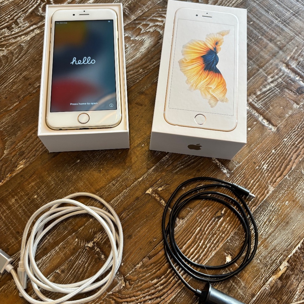 iPhone 6S A1633 – Like New, Original Box + Lightning Cable & Car Charger